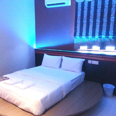 Golden Guest House กวนตัน ภายนอก รูปภาพ