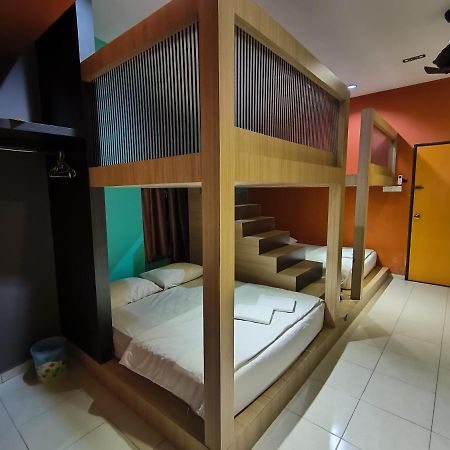Golden Guest House กวนตัน ภายนอก รูปภาพ