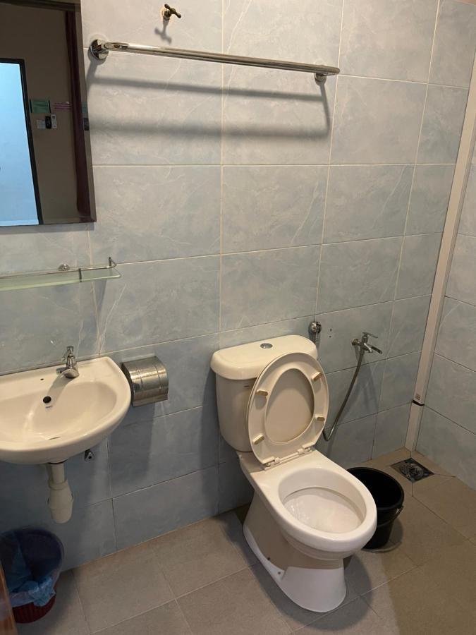 Golden Guest House กวนตัน ภายนอก รูปภาพ